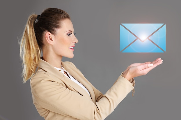 Co to jest e mail i jaki ma przykład zastosowania?