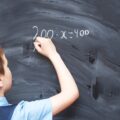 Jak się liczy na palcach tabliczkę mnożenia i dlaczego to się opłaca?