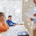 Jak wybrać temat pracy licencjackiej z pedagogiki, by znaleźć coś naprawdę interesującego?
