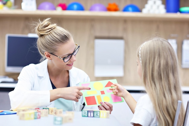 Czy terapeuta pedagogiczny jest jednocześnie pedagogiem specjalnym?