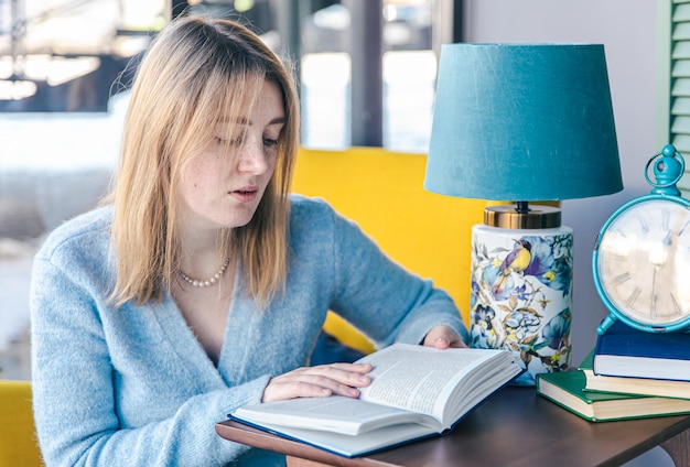 Jakim czasem warto pisać list po angielsku, żeby wyglądał naturalnie?