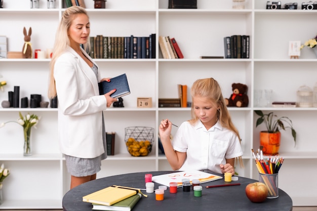 Studia pedagogiczne po nich – jakie ścieżki zawodowe się otwierają?