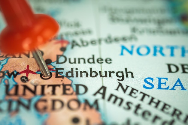 Ile zarabia tłumacz polsko angielski i co wpływa na jego wynagrodzenie