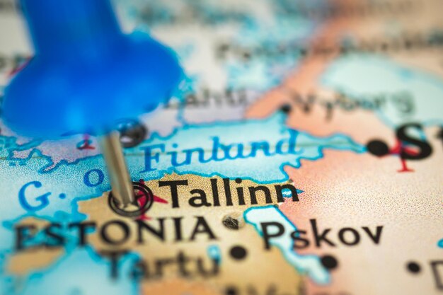 Ile zarabia tłumacz przysięgły angielskiego i co wpływa na jego wynagrodzenie