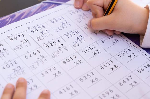 Jak skutecznie nauczyć tabliczki mnożenia do 100