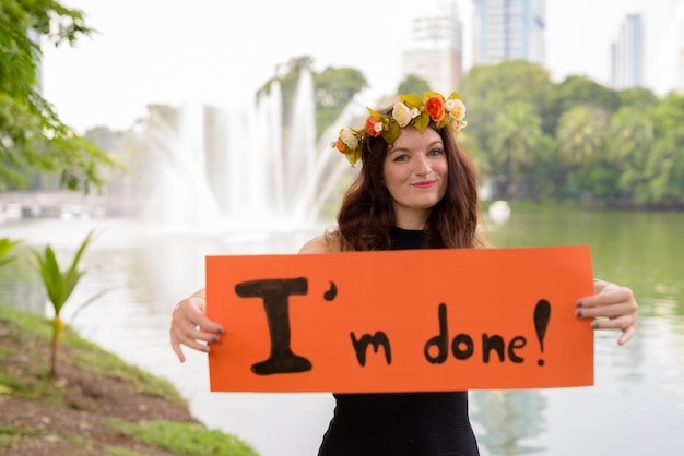 Z poważaniem czy pozdrawiam – która forma bardziej pasuje na zakończenie wiadomości?