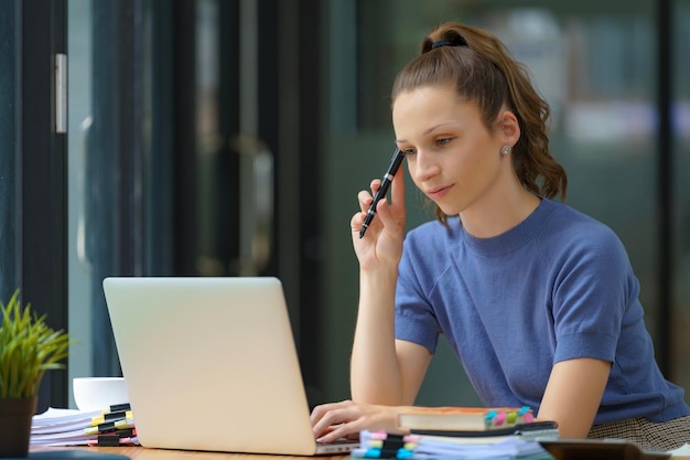 Czy można studiować online w polskich uczelniach?