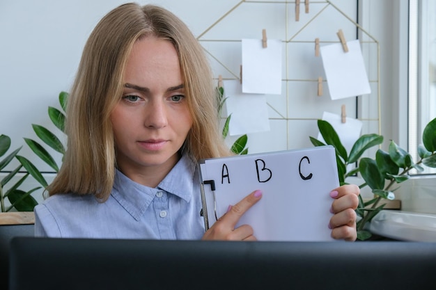 Jak działa program który poprawia błędy ortograficzne i interpunkcyjne?