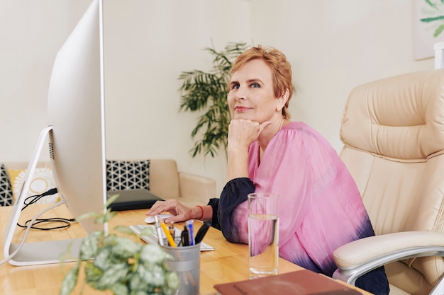 Jak zmienić swoje życie zawodowe po 40 i znaleźć nową ścieżkę?